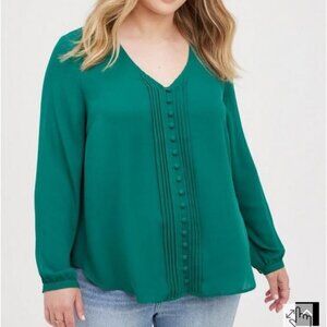 Torrid Emerald Green Georgette Pintucked Button Front Vneck Blouse
